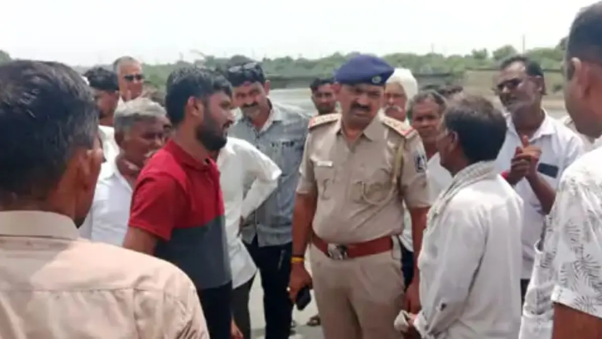 man-woman-and-two-children-die-by-jumping-into-canal-near-deodar-593826
