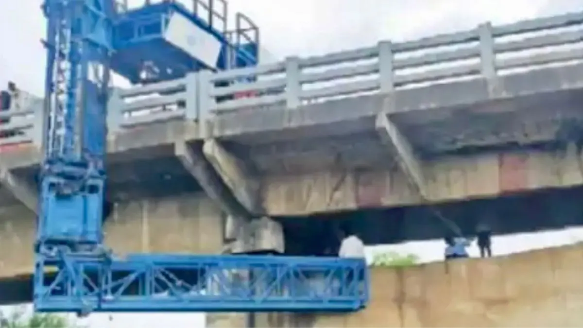 vadodara-news-gambhira-bridge-collapse-30-villages-affected-no-alternative-route-588638