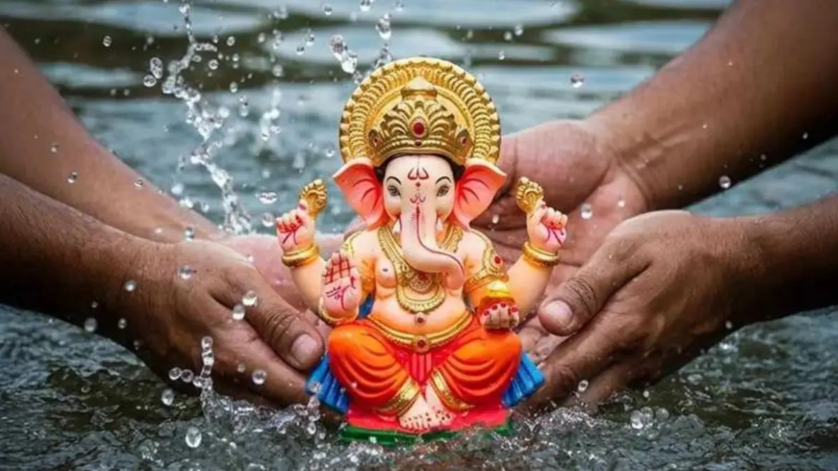 ganesh-visarjan-2025-time-today-29-august-2025-ganpati-visarjan-shubh-muhurat-tithi-choghadiya-puja-vidhi-mantra-bhog-in-gujarati-593457