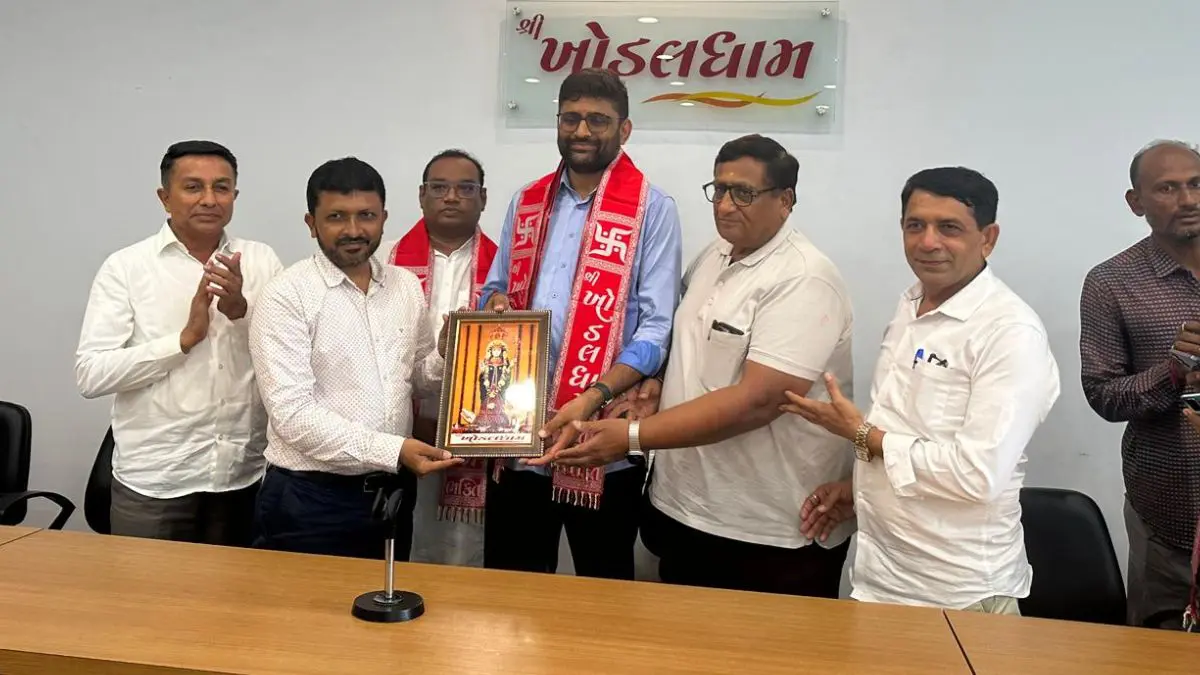 rajkot-news-aap-mla-gopal-italia-visits-khodaldham-594911