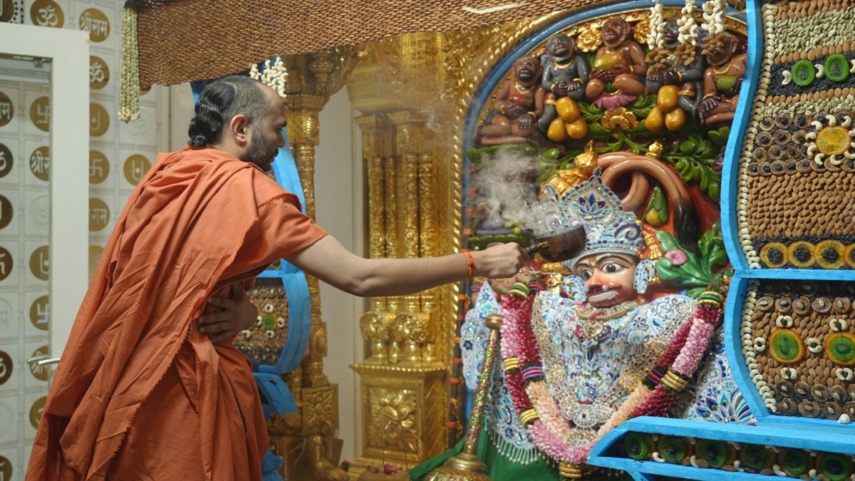 rajopachar-worship-of-lord-srikashtabhanjan-was-done-578870