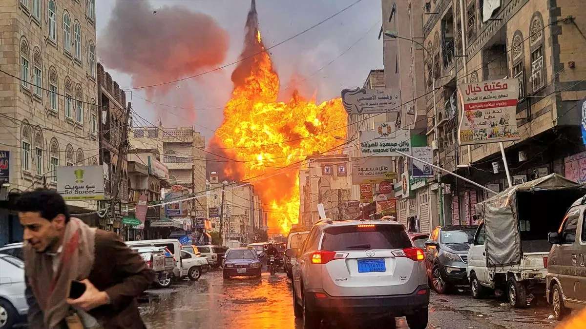 israeli-warplanes-carried-out-airstrikes-in-yemens-capital-sanaa-targeting-several-places-591289