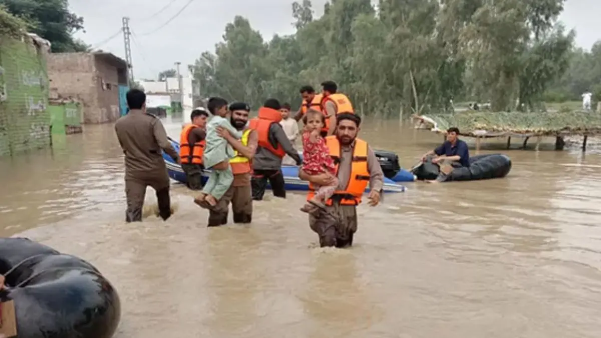 Pakistan Flood: પાકિસ્તાનમાં પૂર અને વરસાદે તબાહી મચાવી, 49 લોકોના મોત; હજારો પ્રવાસીઓ ફસાયા