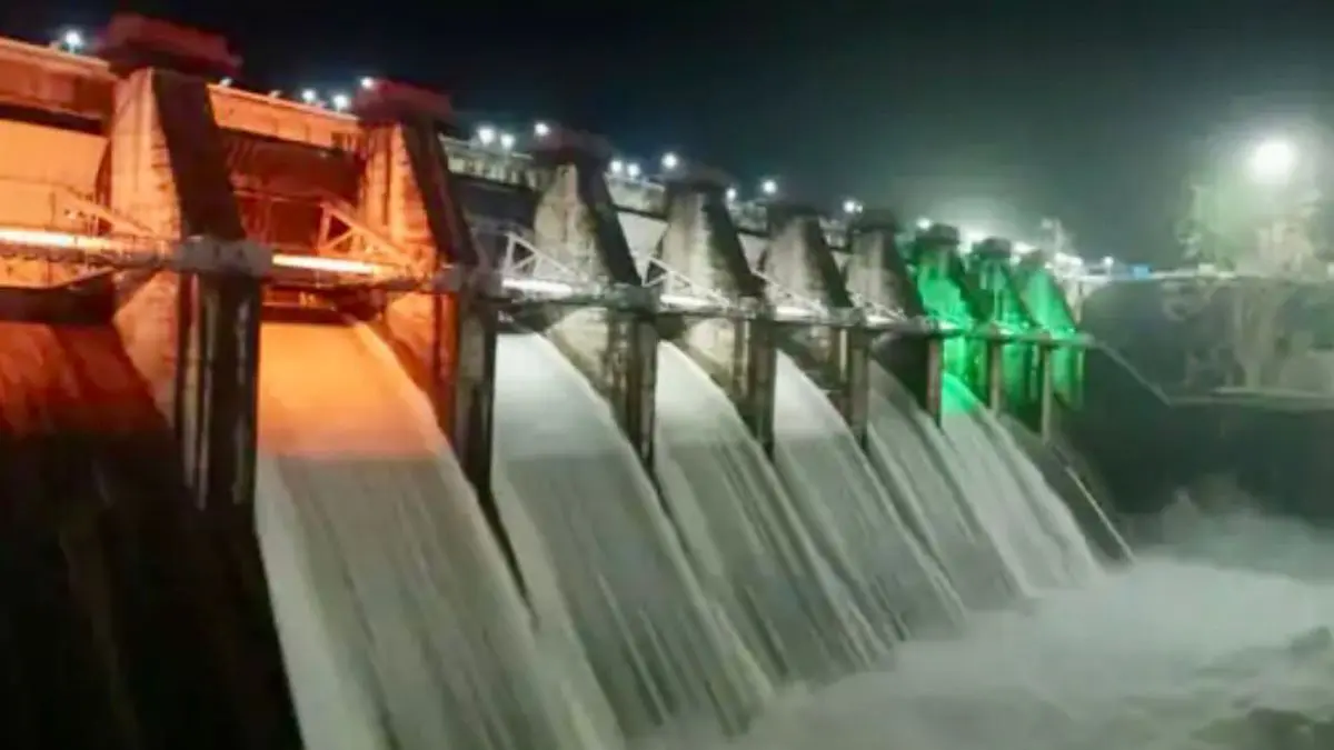 panchmahal-news-panam-dam-releases-water-alert-issued-for-24-villages-594866