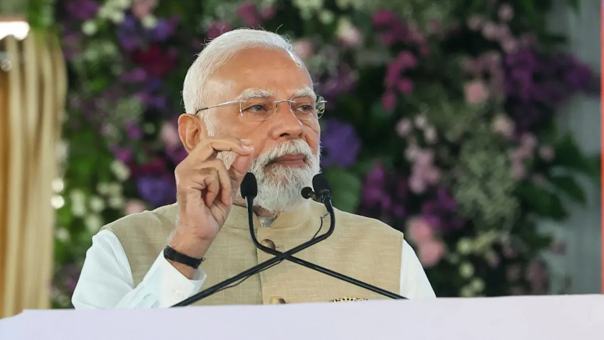 pm-narendra-modi-in-hansalpur-gujarat-maruti-suzuki-accepts-e-ambulance-challenge-to-help-cut-pollution-592085