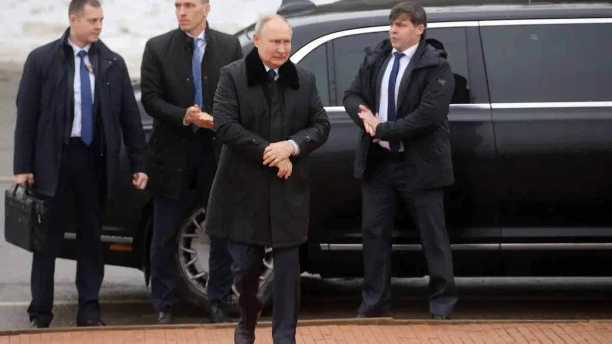 Putin Trump Summit: રશિયન બોડીગાર્ડ્સ પુતિનના મળમૂત્રને પણ અલાસ્કાથી મોસ્કો લઈ જશે… શું છે કારણ?