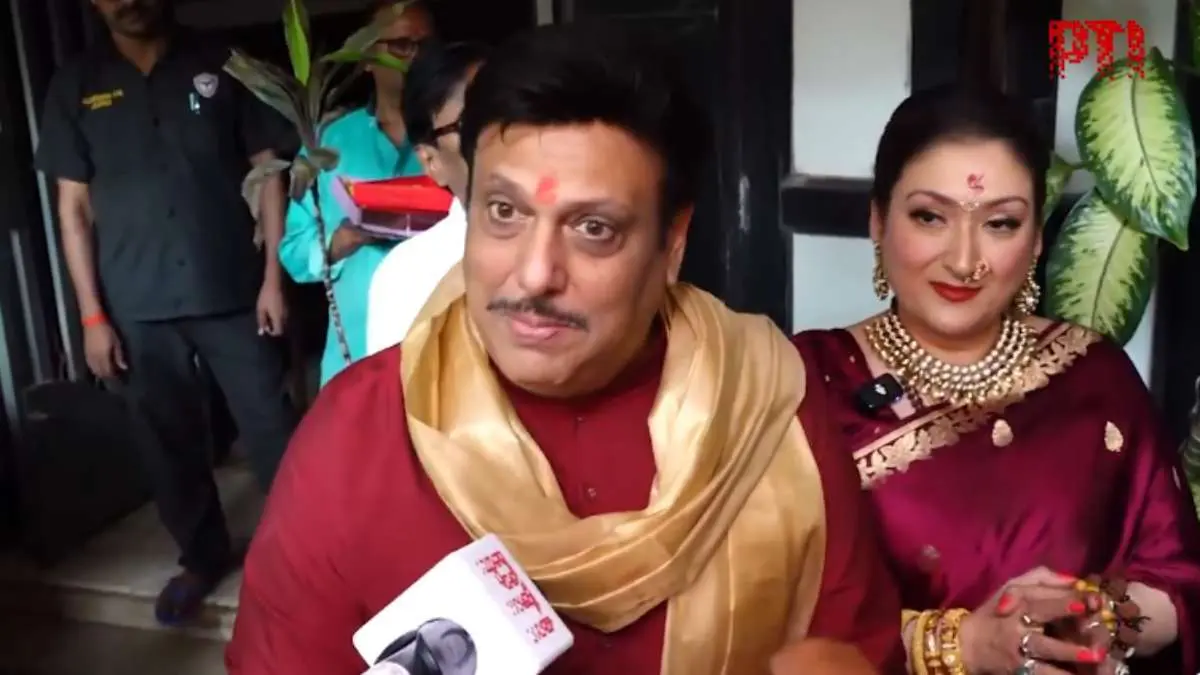 ganesh-chaturthi-sunita-ahuja-came-with-govinda-amidst-divorce-rumours-592653