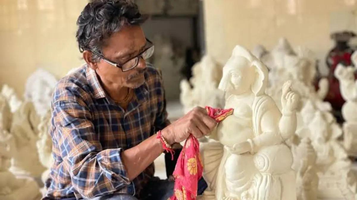 Vadodara News: વડોદરામાં ગણેશોત્સવ પર મોંઘવારીની અસર: મૂર્તિઓ અને સામગ્રીના ભાવ વધતા ઉજવણી આ વખતે મોંઘી પડશે