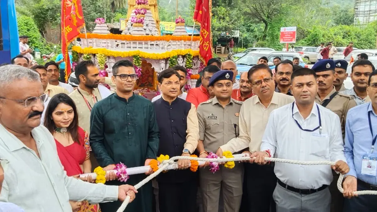 ambaji-bhadravi-poonam-maha-mela-2025-begins-collector-performs-puja-helpline-announced-595327