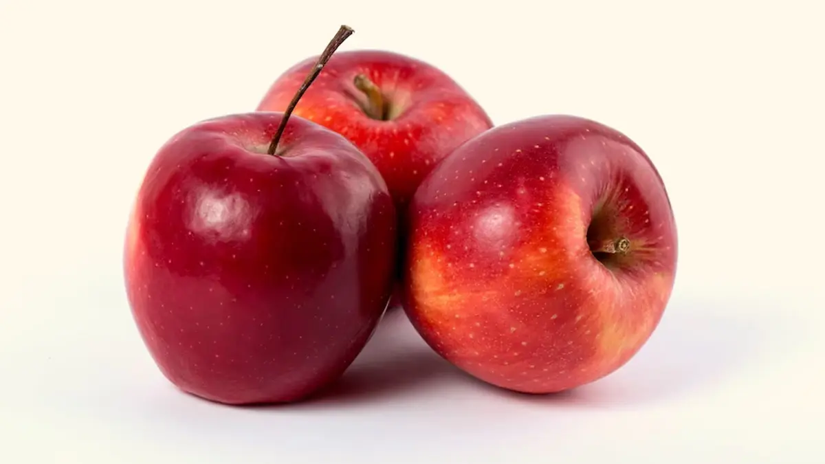 Apple Side Effects: આ 5 બીમારીઓ હોય તો ભૂલથી પણ ન ખાશો સફરજન, થઈ શકે છે ગંભીર નુકસાન