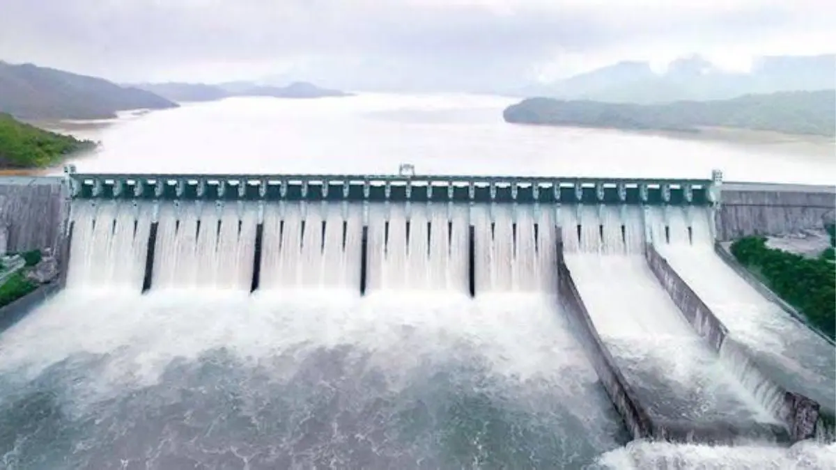 narmada-sardar-sarovar-dam-water-rises-23-gates-opened-27-villages-alerted-597717