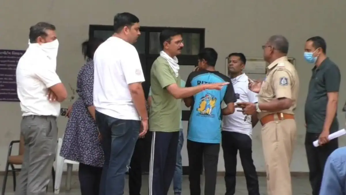 navsari-news-mother-commit-suicide-with-2-girl-child-deadboady-found-596262