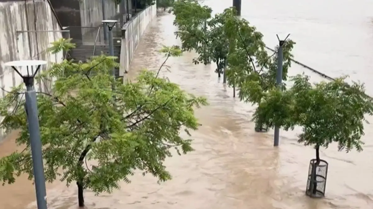 ahmedabad-news-sabarmati-river-flooded-riverfront-walkway-close-due-to-watter-logging-599048