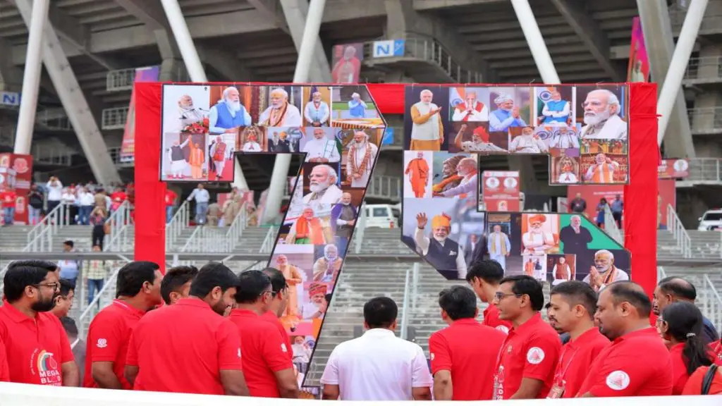 PM Modi Birthday: હર્ષ સંઘવીએ નરેન્દ્ર મોદી સ્ટેડિયમ ખાતે 'રક્તદાન અમૃત  મહોત્સવ 2.0' થીમ અંતગર્ત આયોજિત વિશ્વના સૌથી મોટા 'મેગા બ્લડ ડોનેશન કેમ્પ  ...