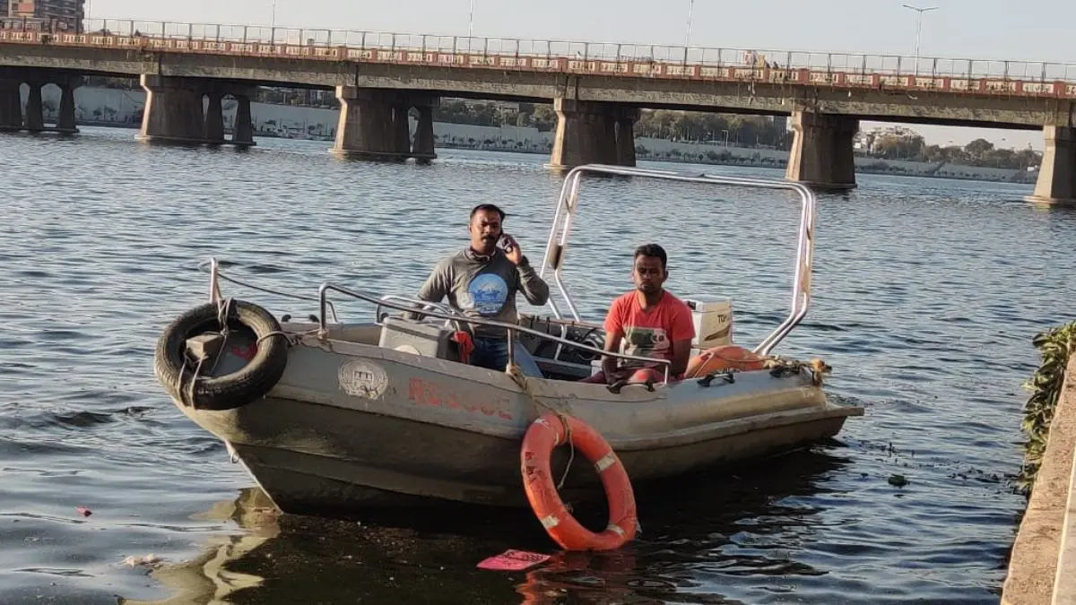 world-suicide-prevention-day-ahmedabad-fire-dept-saves-500-lives-from-sabarmati-river-600263
