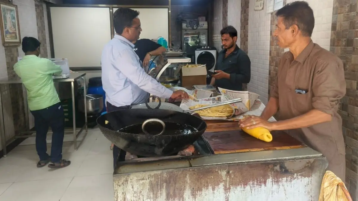 ahmedabad-food-dept-438kg-inedible-food-destroyed-5-units-sealed-612543