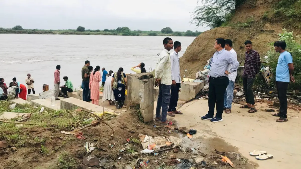 mahisagar-river-water-level-rises-officials-warn-river-banks-villages-after-dam-water-release-595622