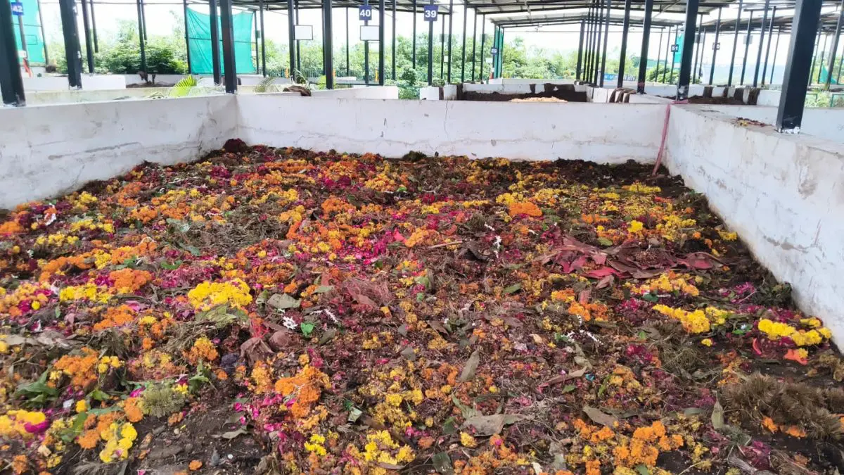gandhinagar-municipal-corporation-to-make-vermicompost-from-ganpati-prasad-flowers-596287