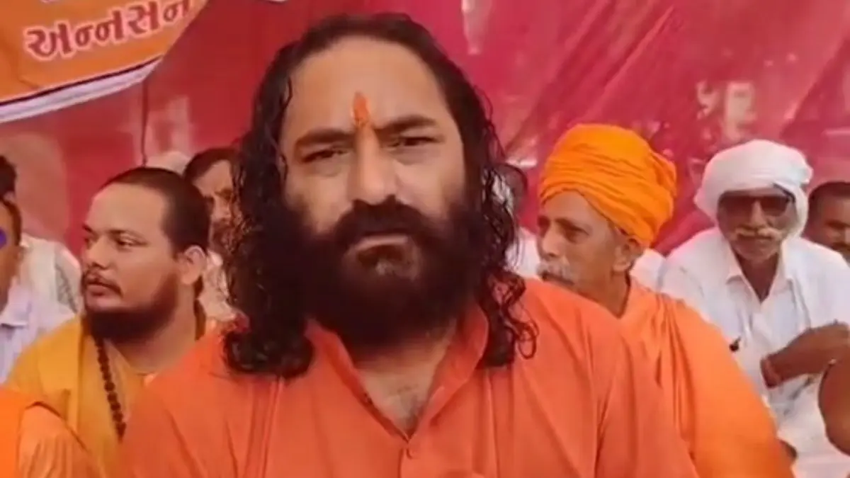yogi-devnath-bapu-mahant-of-ekal-dham-in-rapar-of-kutch-on-9-day-fast-for-cow-protection-595989