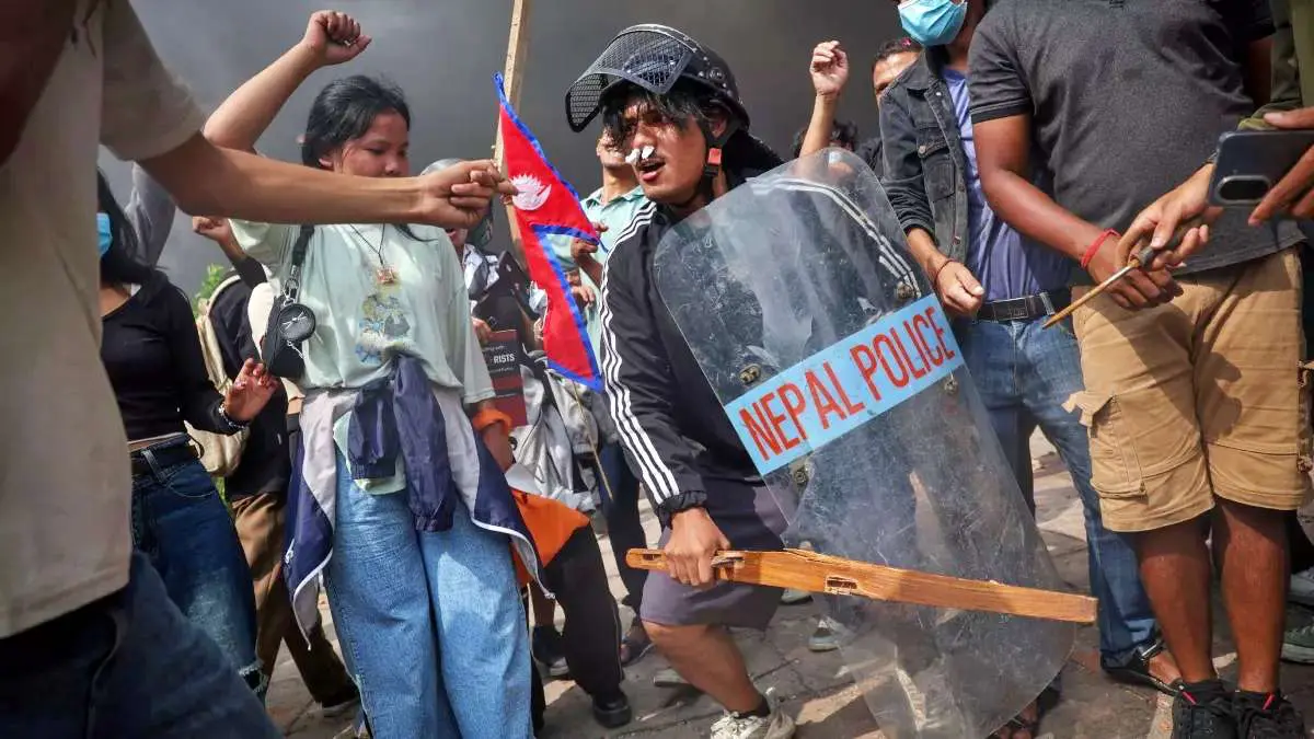 government-announces-emergency-numbers-for-gujarat-tourists-and-students-stranded-amid-violence-in-nepal-600469