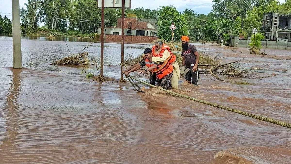 flood-in-punjab-himachal-and-rajasthan-heavy-rain-alert-from-delhi-to-up-598767