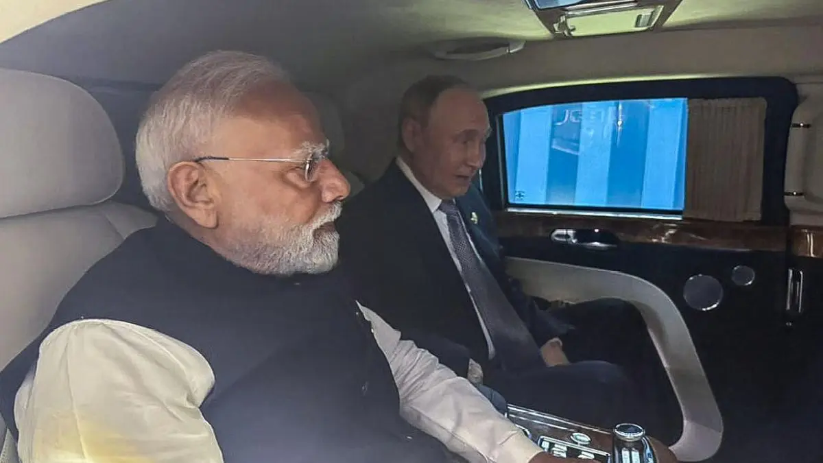 pm-china-visit-45-minutes-of-secret-conversation-in-modi-putins-car-russian-president-had-to-wait-for-pm-modi-for-a-long-time-595673