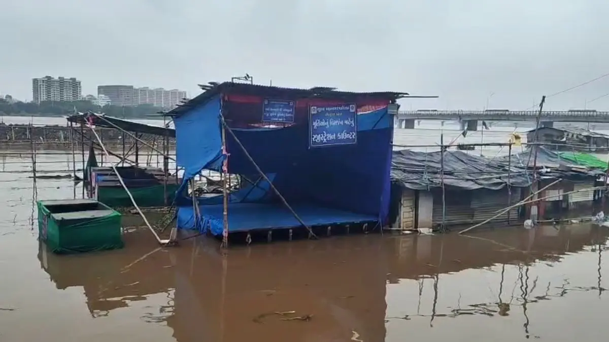 surat-rain-update-waterlogging-in-in-morabhagal-jahangirpura-ganesh-pond-submerged-597959