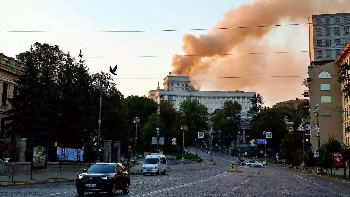 russia-fired-drones-and-missiles-on-kiev-smoke-rose-from-cabinet-building-two-killed-in-attack-598873