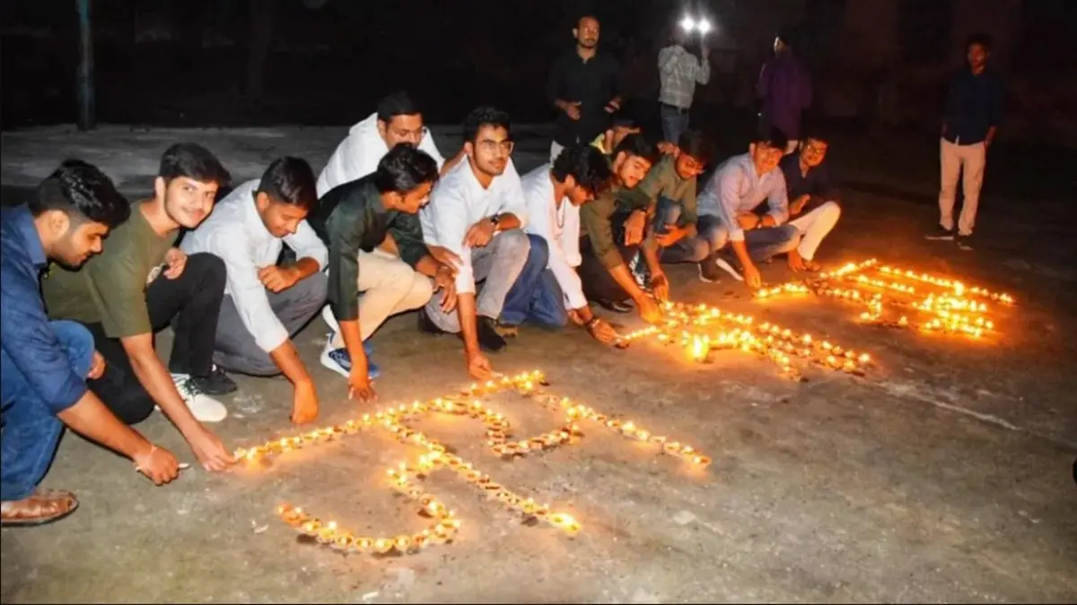 first-diwali-celebrated-at-aligarh-muslim-university-jai-shri-ram-written-with-lamps-623979