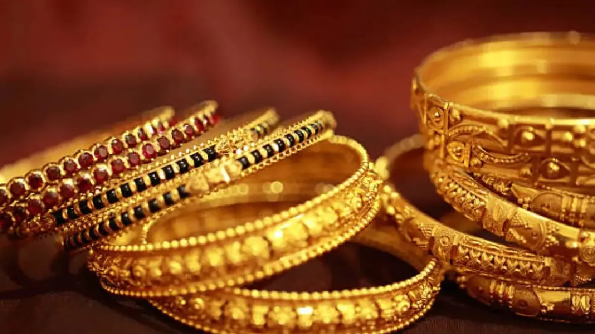gold-price-today-in-surat-19-october-2025-check-latest-22-and-24-carat-gold-prices-sona-no-bhav-623497