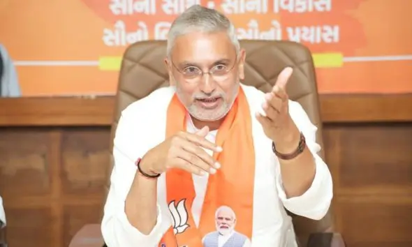 AI સમિટમાં ટી-શર્ટ કાઢીને પ્રદર્શન પર ભાજપના પ્રદેશ અધ્યક્ષનો પ્રહાર- 'રાહુલ ગાંધી અને કોંગ્રેસ જાતે જ પોતાની કબર ખોદી રહ્યા છે'