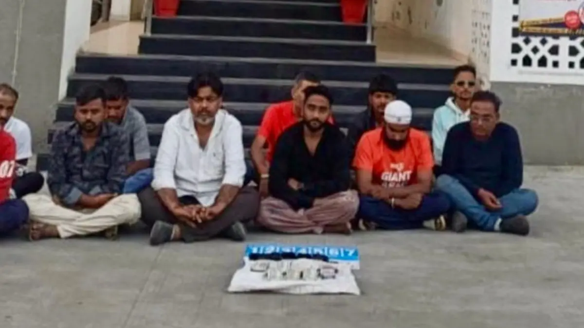 Vadodara News: વડોદરામાં સ્ટેટ મોનિટરિંગ સેલની કાર્યવાહી; જુગારના અડ્ડા પર દરોડો પાડી 12 જુગારી ઝડપાયા,21 વોન્ટેડ જાહેર