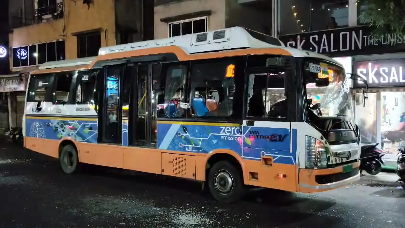 ahmedabad-witnesses-chaos-as-brts-bus-accident-sparks-violent-attack-on-driver-and-vehicle-623701