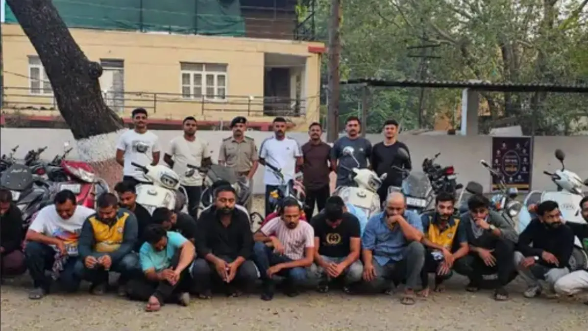 bharuch-news-gambling-den-busted-at-regal-hall-in-ankleshwar-18-gamblers-arrested-623717