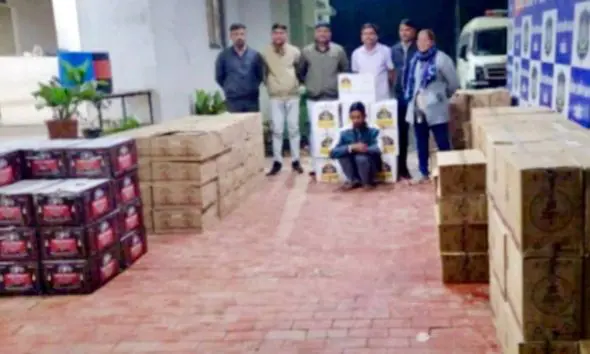 દાહોદમાં LCBનો સપાટોઃ એક જ રાતમાં ત્રણ ઠેકાણે દરોડા પાડી રૂ. 2.86 કરોડની કિંમતના વિદેશી દારૂ સહિતનો મુદ્દામાલ કબજે કર્યો