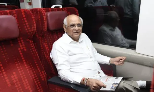 gujarat-govts-three-day-chintan-shibir-begins-in-dharampur-cm-bhupendra-patel-travels-by-vande-bharat