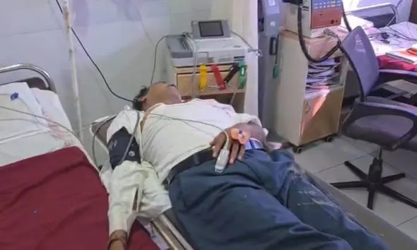 Dahod: BLO તરીકે કામ કરતા ઝાલોદના શિક્ષકની તબિયત અચાનક લથડી, ગ્રામજનોએ 108 બોલાવી હોસ્પિટલ ખસેડ્યા