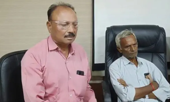 Gir Somnath: કોડીનાર BLO આપઘાત કેસઃ શિક્ષણ મંત્રી સાથે અડધા કલાકની બેઠક બાદ આખરે પરિવાર મૃતદેહ સ્વીકારવા તૈયાર