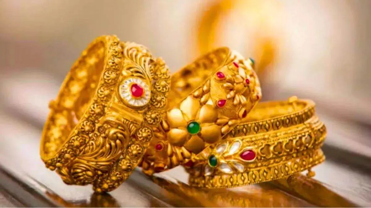 gold-price-today-in-ahmedabad-05-november-2025-check-latest-22-and-24-carat-gold-prices-sona-no-bhav-632584