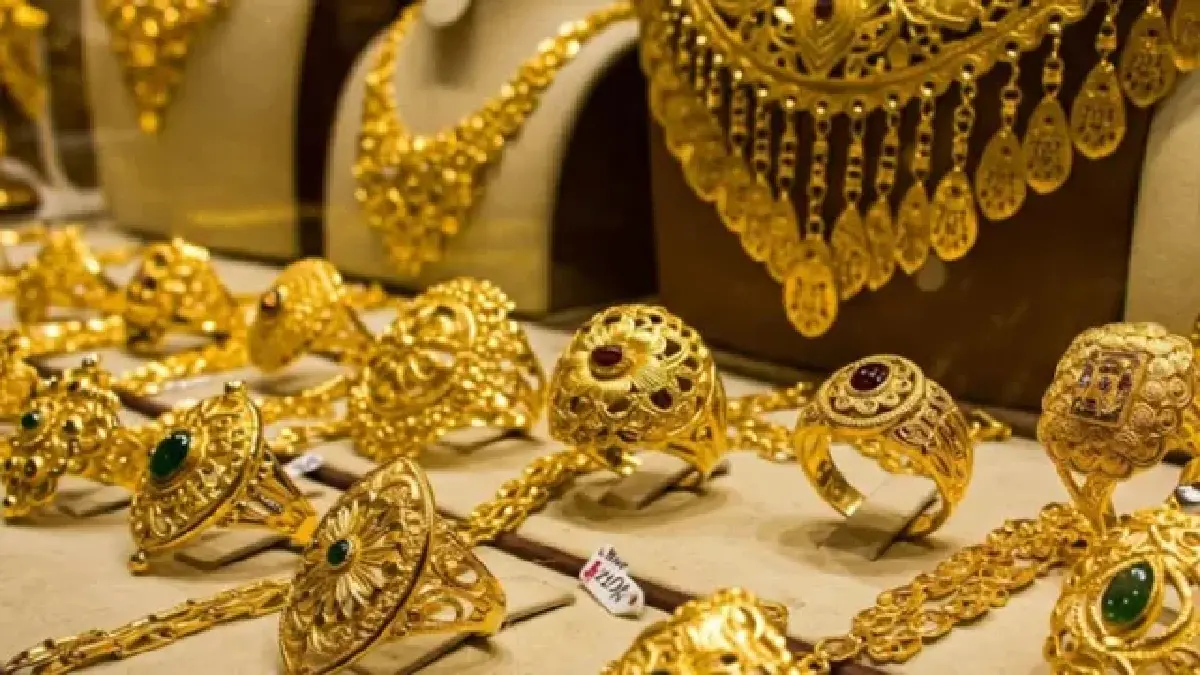 gold-price-today-in-vadodara-05-november-2025-check-latest-22-and-24-carat-gold-prices-sona-no-bhav-632610