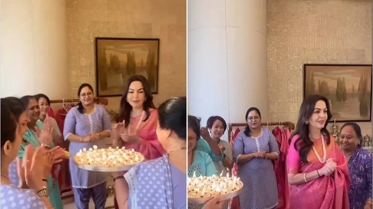 nita-ambani-staff-women-performed-aarti-on-her-62st-birthday-radhika-merchant-looks-happy-630766