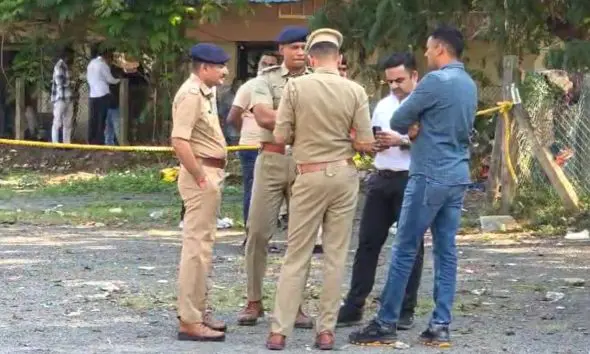 Navsari: બીલીમોરામાં SMCની ટીમ અને શાર્પશૂટર ગેંગ વચ્ચે સામસામે ફાયરિંગ, એક આરોપીને પગમાં ગોળી ઘૂસી જતાં ચારેય ઝડપાયા