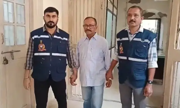 Surat: નવસારી ખાણ ખનીજ વિભાગના નિવૃત મદદનીશની ધરપકડ, ACBને રૂ. 1 કરોડથી વધુની અપ્રમાણસર મિલકત મળી
