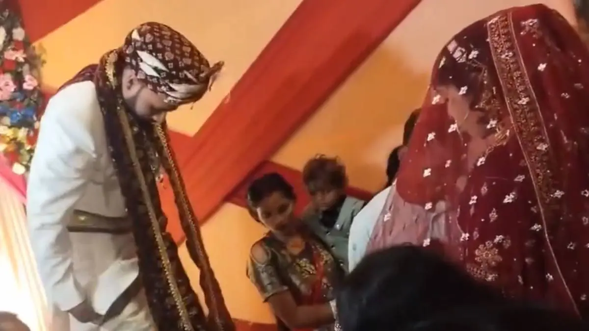 funny-video-of-bride-and-grooms-wedding-time-goes-viral-646835