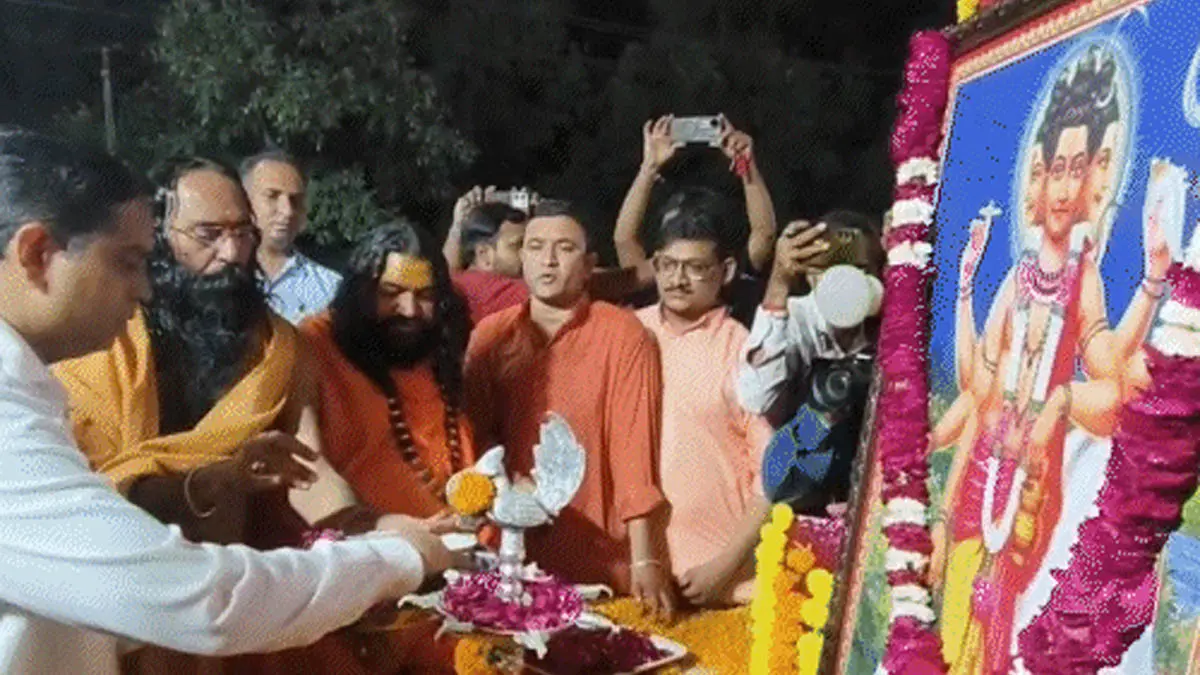 symbolic-girnar-parikrama-begins-as-unseasonal-rains-damage-roads-leaving-36-km-route-in-disrepair-631006