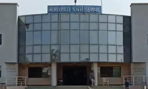 મોરબીના હળવદમાં 344 વીઘા સરકારી જમીન પચાવી પાડવાનું મહાકૌભાંડ: બે મહિલા સહિત 9 સામે ગુનો દાખલ