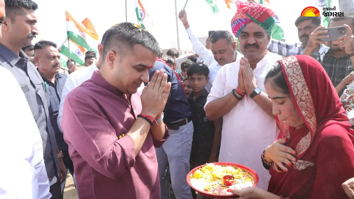 harsh-sanghvi-in-kutch-dy-cm-harsh-sanghvi-praises-villagers-for-keeping-borders-safe-633517
