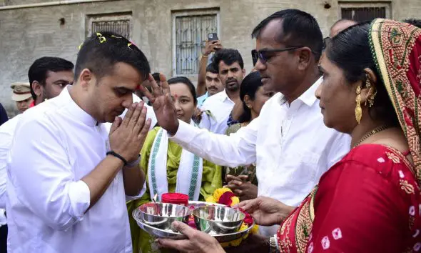 Narmada News: નાયબ મુખ્યમંત્રી હર્ષ સંઘવીએ ડેડિયાપાડામાં કાર્યક્રમ સ્થળનું નિરીક્ષણ કર્યું, સ્થાનિકો દ્વારા કંકુ-તિલક કરી ફૂલહાર સ્વાગત કરાયું