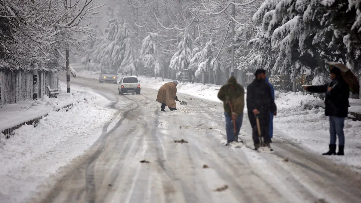 Weather Today: કાશ્મીરમાં 18 વર્ષ બાદ સૌથી ભીષણ ઠંડી, 100 કિમીની ઝડપે ત્રાટકશે વાવાઝોડું 'દિત્વા'; અનેક રાજ્યોમાં એલર્ટ