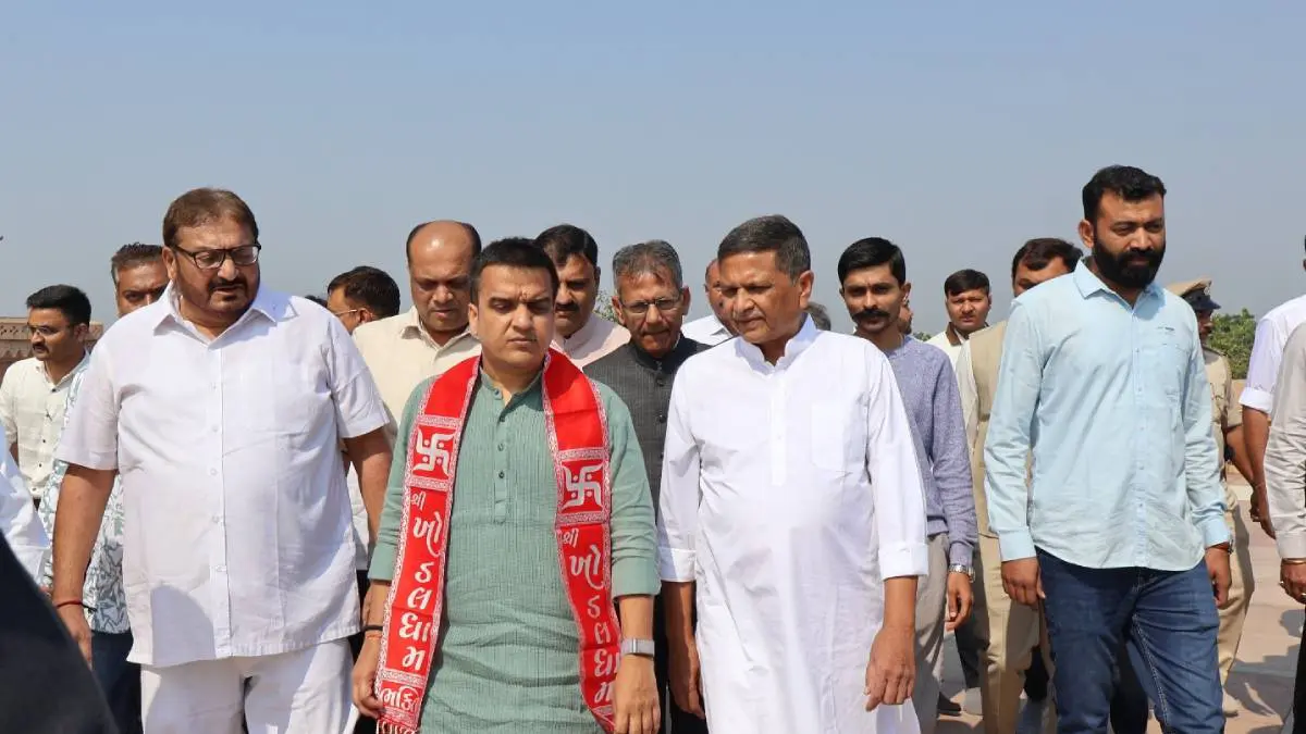 rajkot-news-political-programme-at-khodaldham-mandir-kagvad
